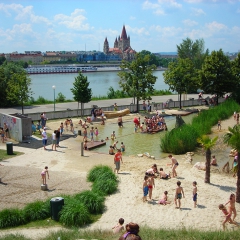 Baignade sur l'île du Danube via Wikimedia Commons