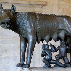 Louve capitoline Musei Capitolini parJastrow via Wikimedia Commons