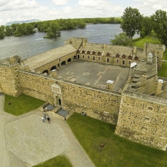 Le Fort Chambly via Wikimedia Commons